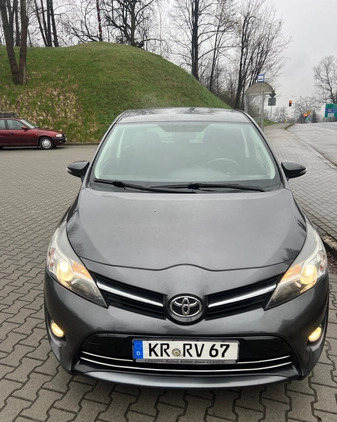 Toyota Verso cena 56999 przebieg: 179999, rok produkcji 2013 z Tarnów małe 781